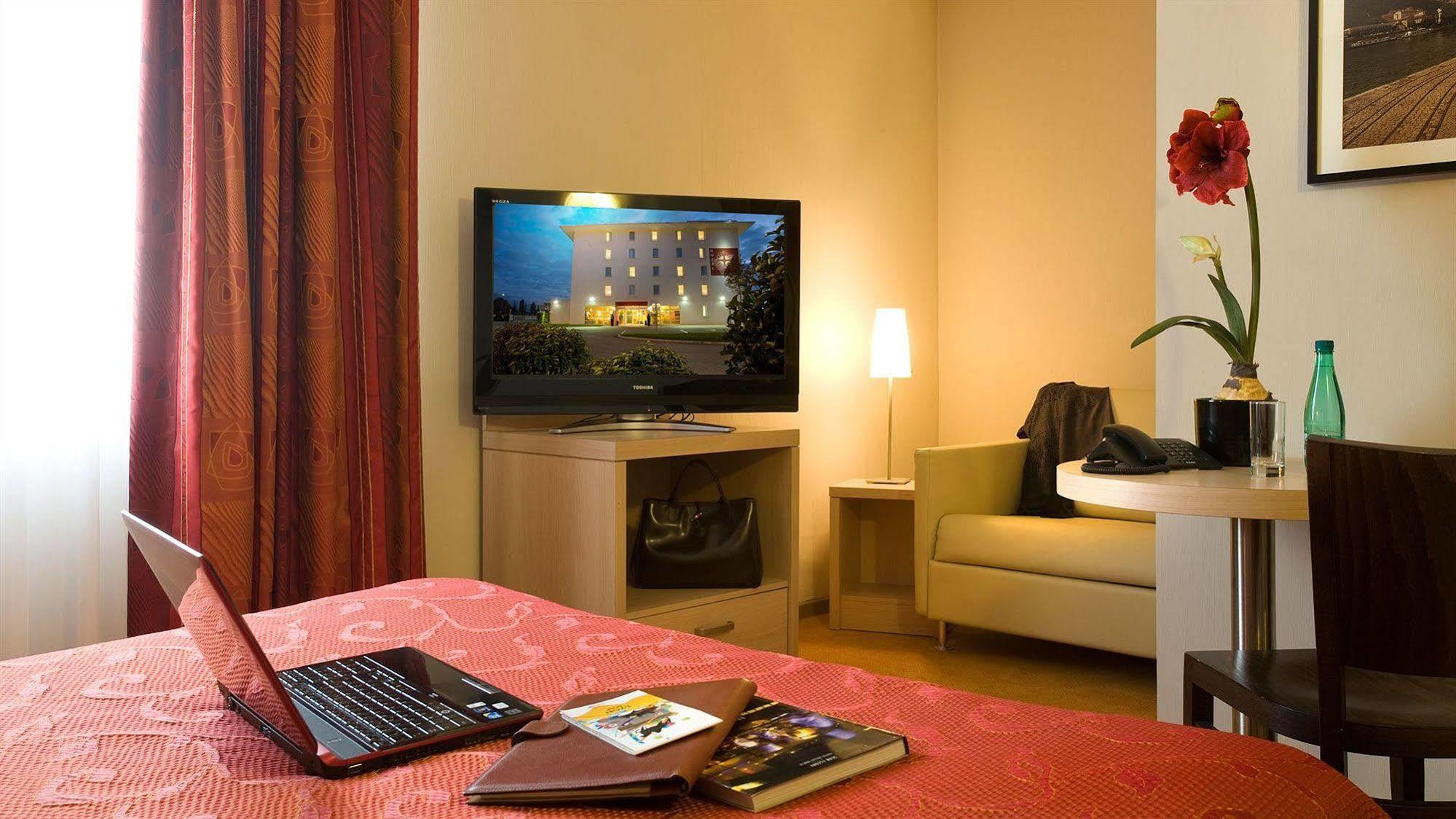 ibis Styles Lyon Meyzieu Stadium Exteriér fotografie